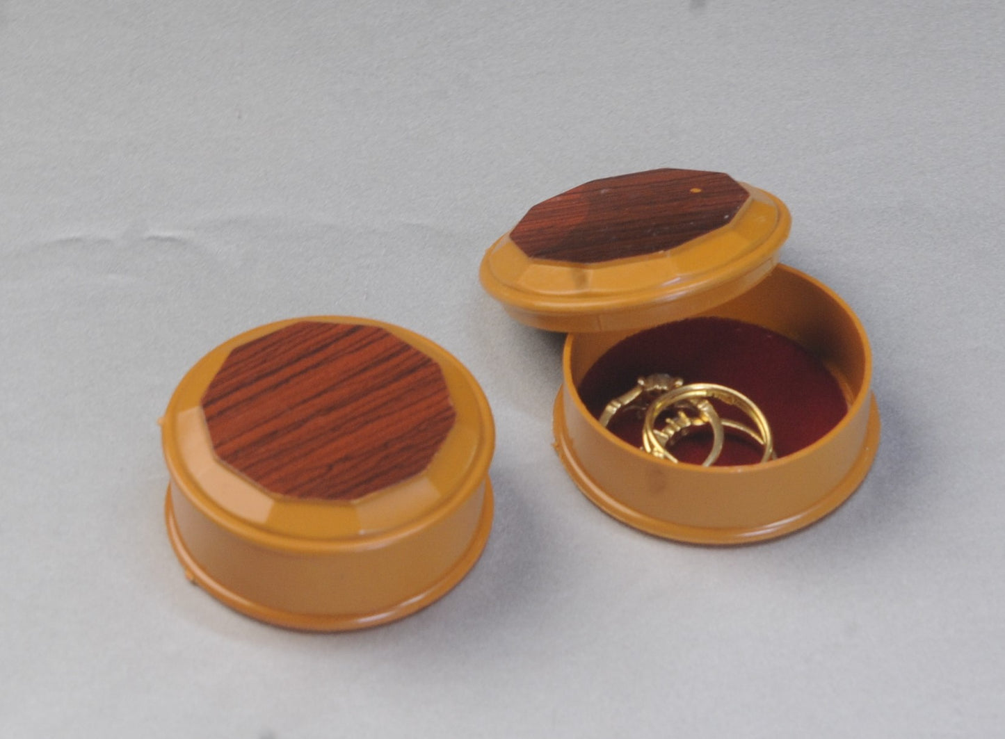 O Aiswarya - Round Boxes