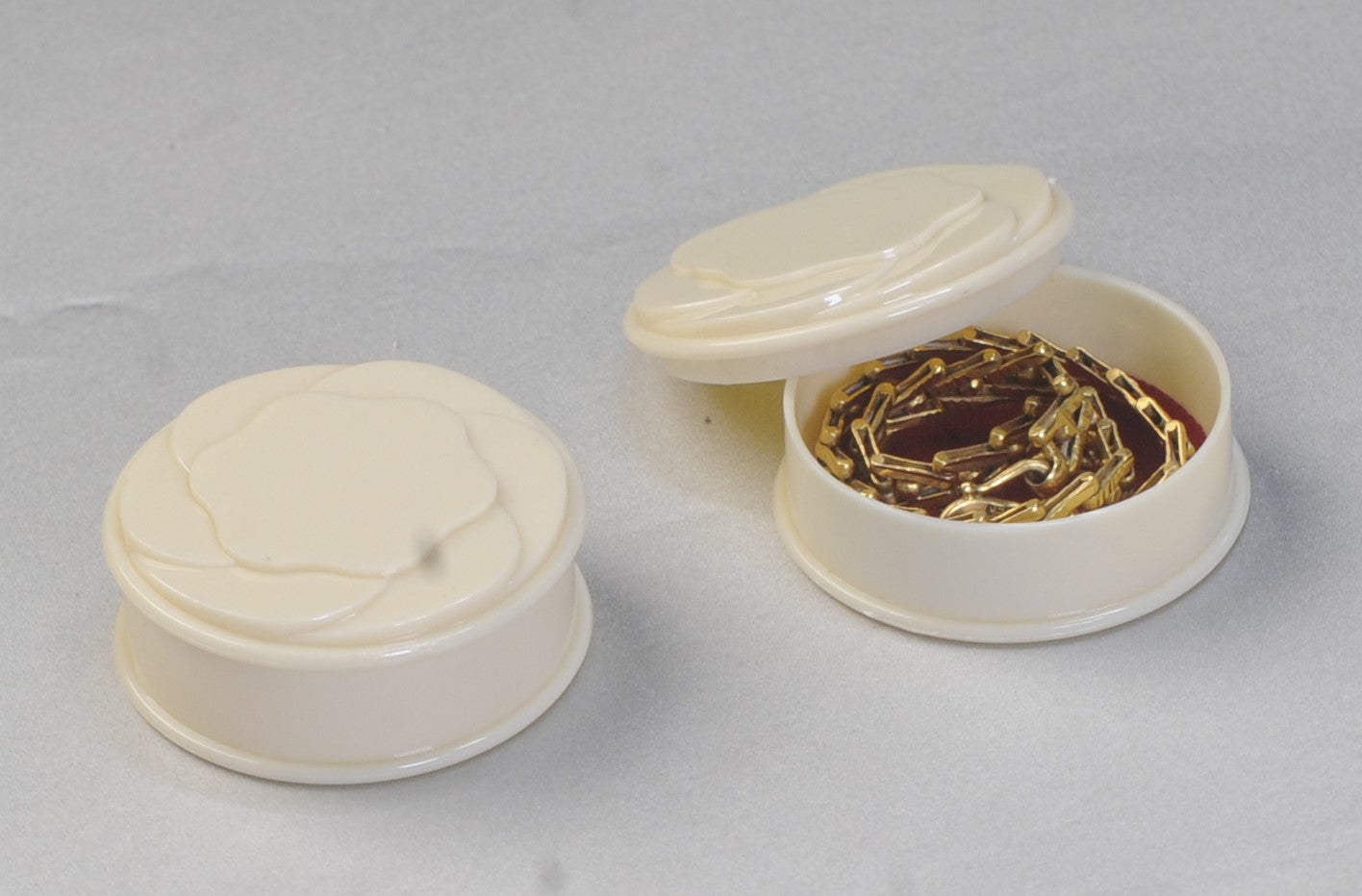O Jothika - Round Boxes