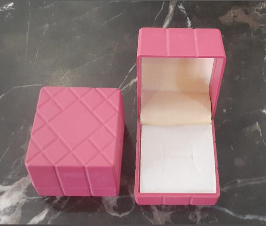 Q Ring - Ring Boxes
